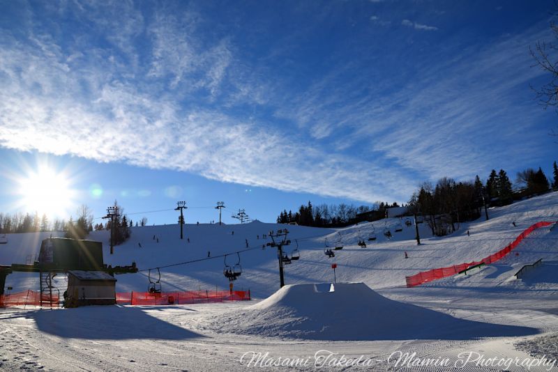 File:Snow Valley Ski Club with sunshine and blue sky Edmonton Canada Mamin Photo.jpg